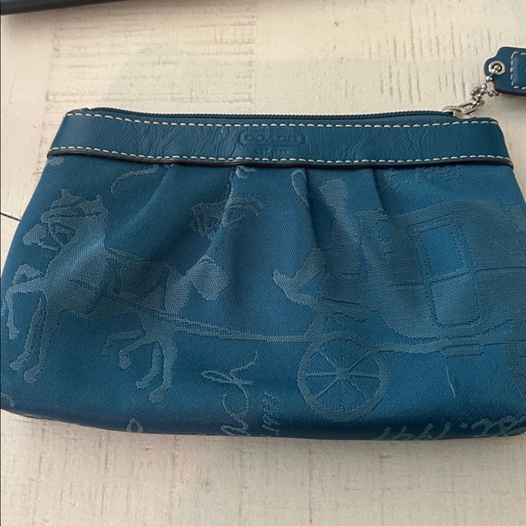 Coach wristlet - Picture 3 of 10